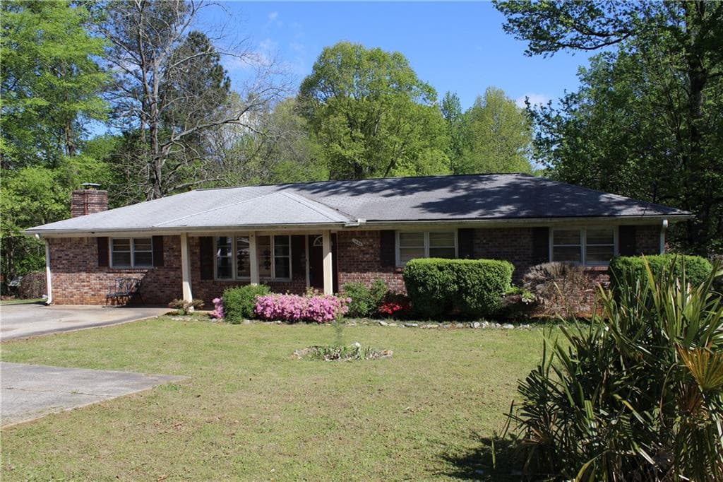 3 bedroom, 2 bathroom single family residence sold at 1646 Hurt Road, Marietta, GA 30008