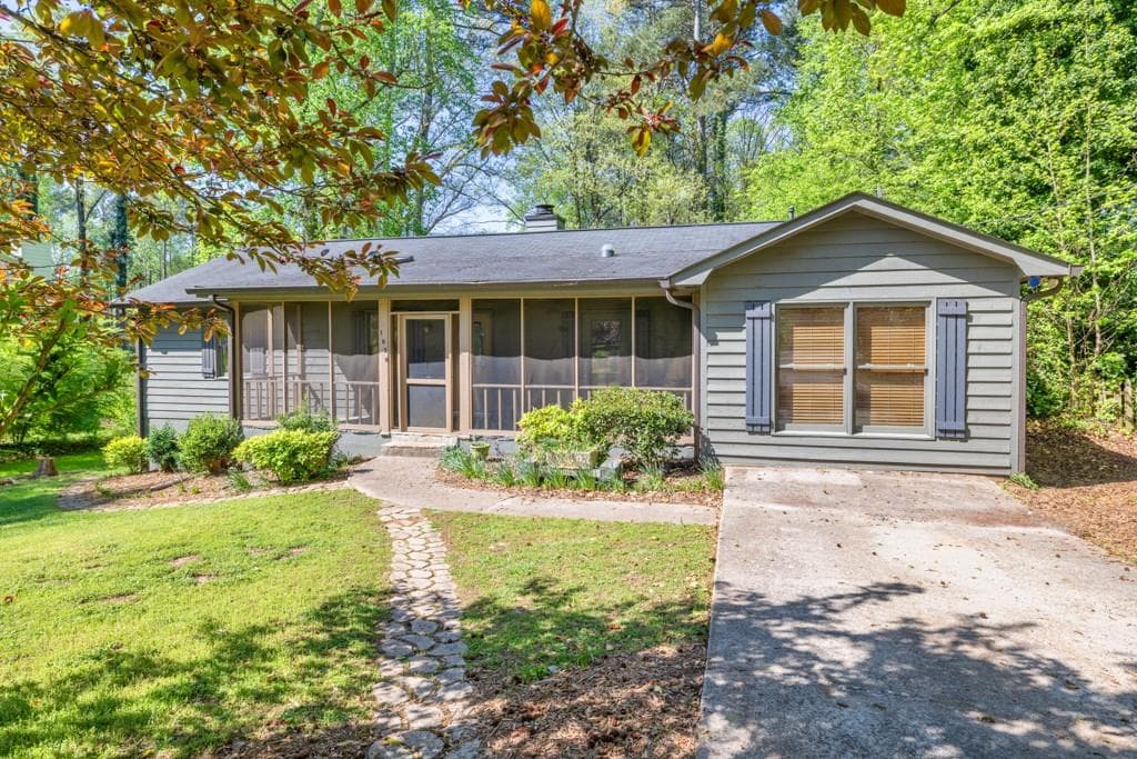 4 bedroom, 2 bathroom, 1,886 sq ft single family residence sold at 1878 Suwanee Roberts Court, Lawrenceville, GA 30043