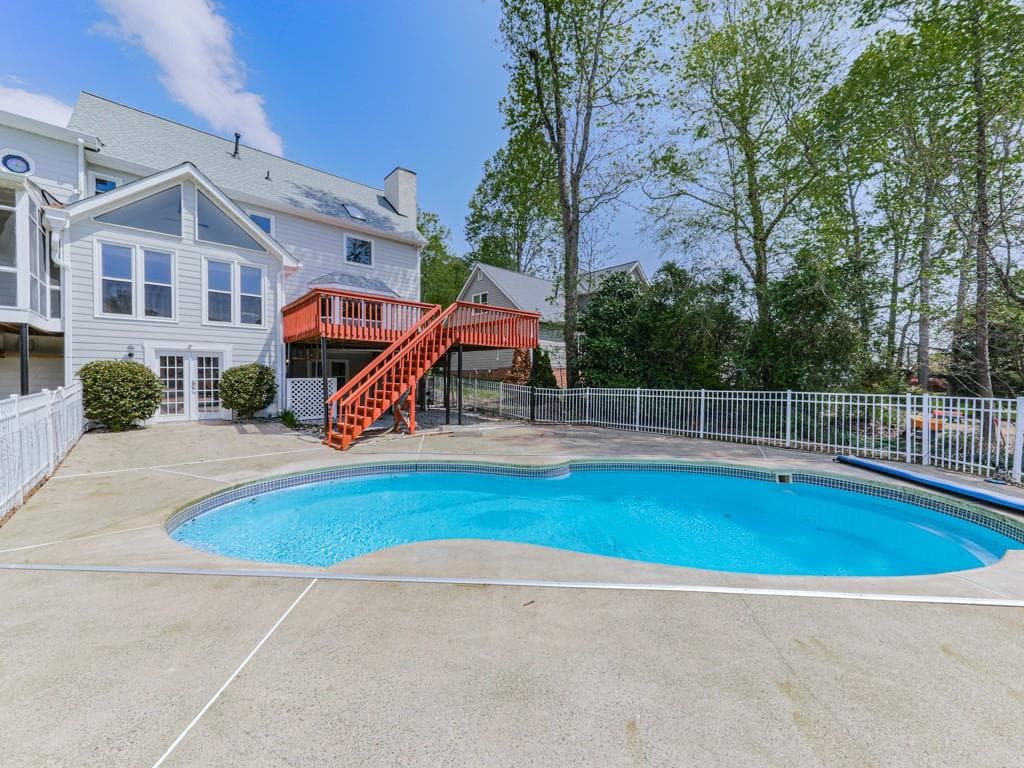 6 bedroom, 4 bathroom single family residence sold at 140 N Lakeside Drive, Kennesaw, GA 30144