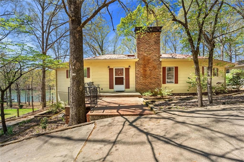 3 bedroom, 3 bathroom single family residence sold at 3635 Schofield Road, Gainesville, GA 30506