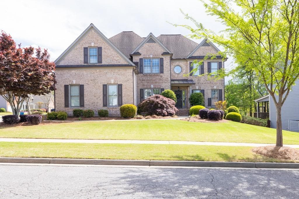 8 bedroom, 5 bathroom single family residence sold at 5081 Stone Moss Way, Hoschton, GA 30548