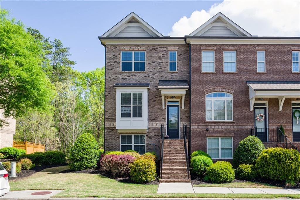 3 bedroom, 4 bathroom, 2,200 sq ft townhouse sold at 1026 Township Square, Alpharetta, GA 30022