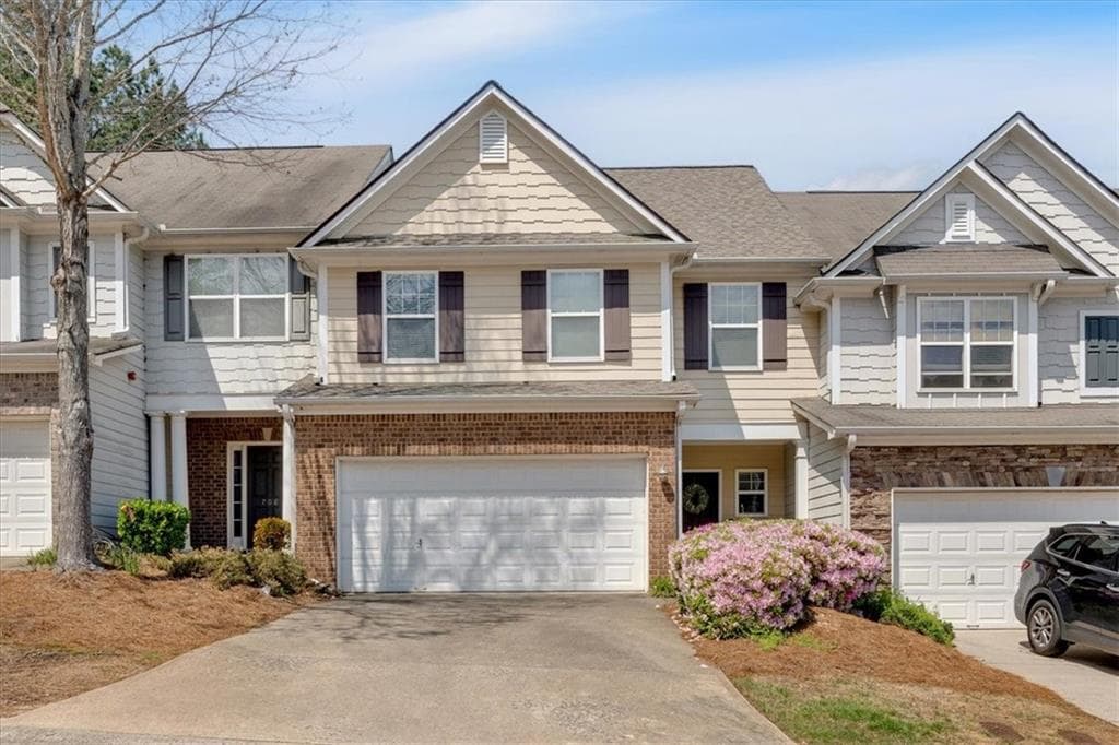 3 bedroom, 3 bathroom townhouse sold at 706 Woodland Place, Woodstock, GA 30188