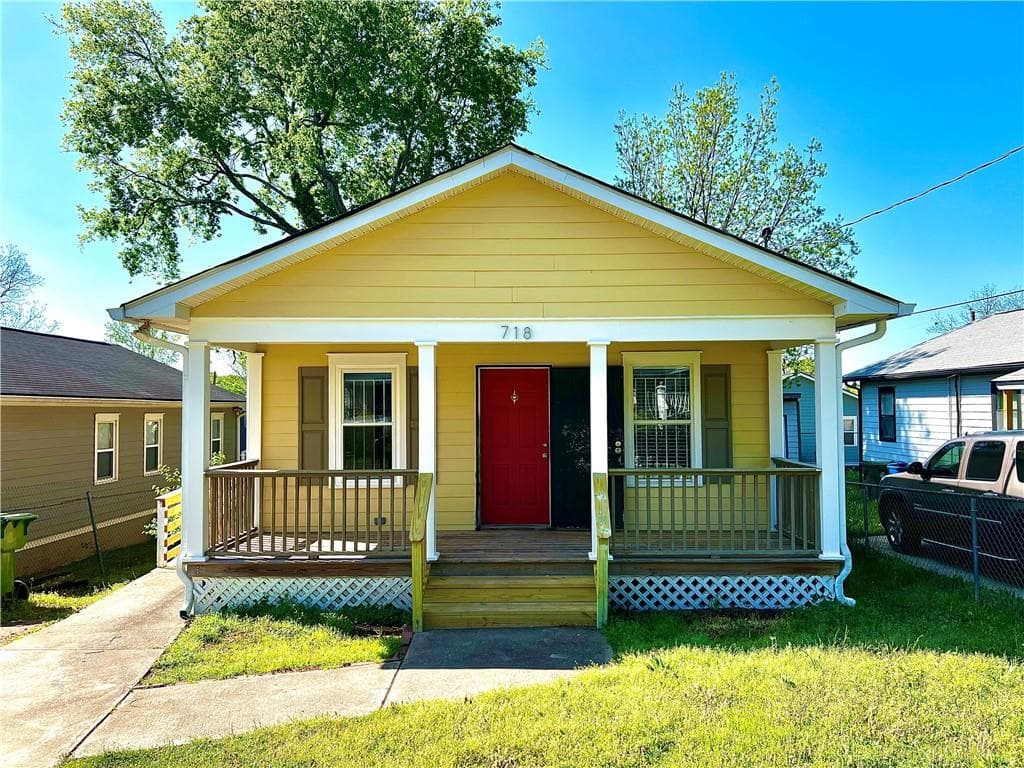 3 bedroom, 1 bathroom, 1,056 sq ft single family residence sold at 718 Dalvigney Street, Atlanta, GA 30318
