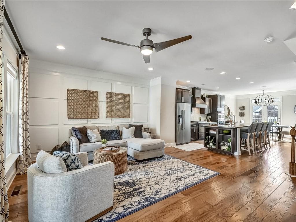 3 bedroom, 4 bathroom townhouse sold at 1923 Prospect Park Lane, Decatur, GA 30033