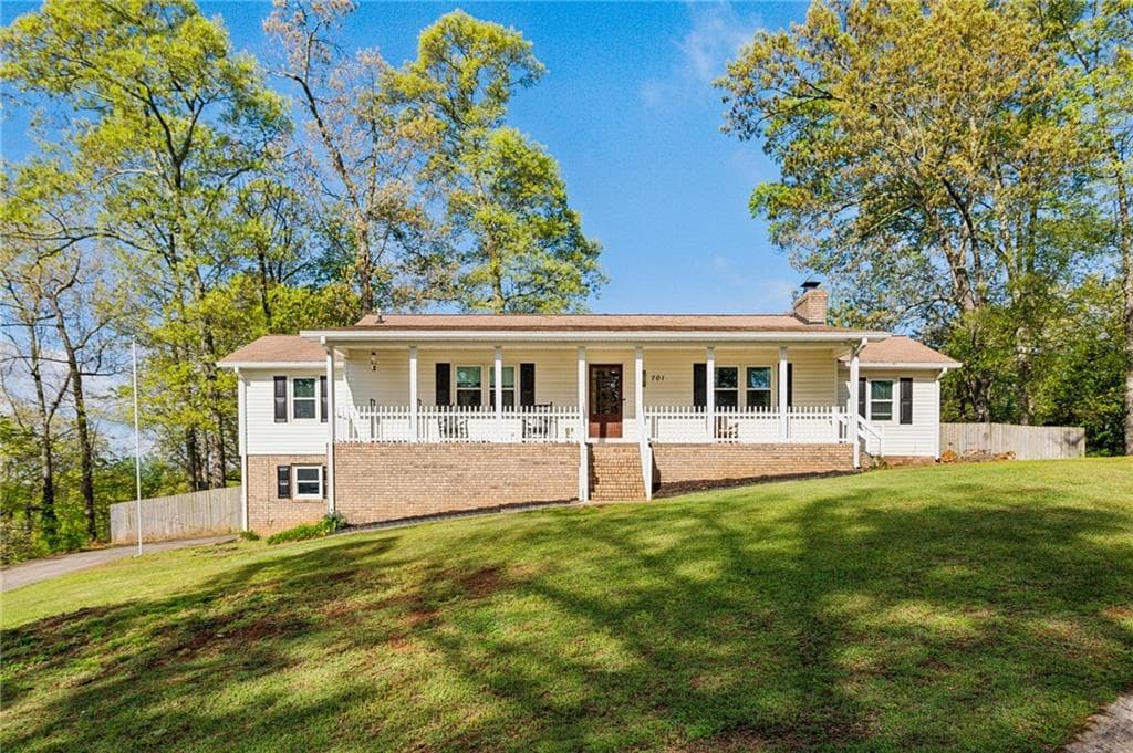 3 bedroom, 3 bathroom single family residence sold at 701 Navaho Court, Woodstock, GA 30188