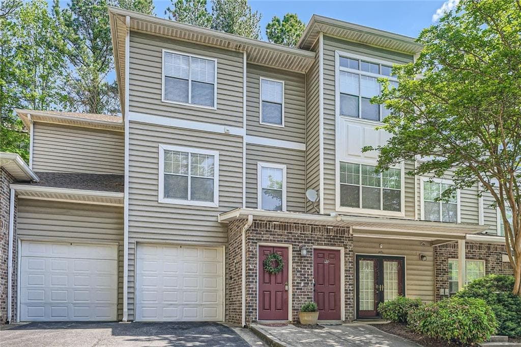 2 bedroom, 3 bathroom, 1,562 sq ft townhouse sold at 2700 Pine Tree Road 4003, Atlanta, GA 30324