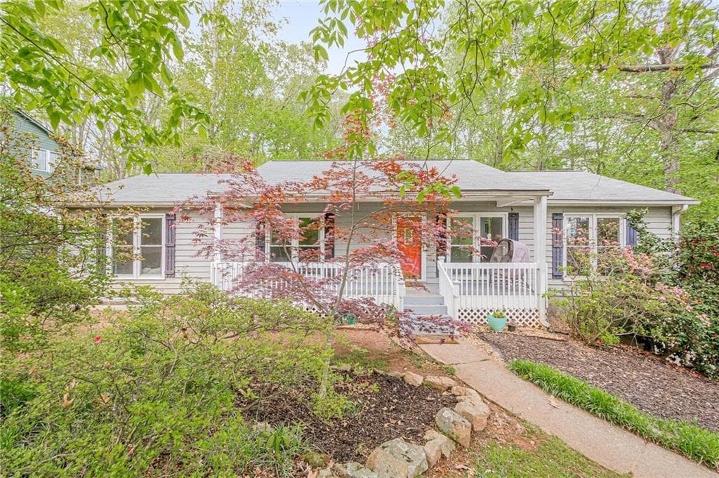 3 bedroom, 2 bathroom single family residence sold at 2101 Kinridge Road, Marietta, GA 30062