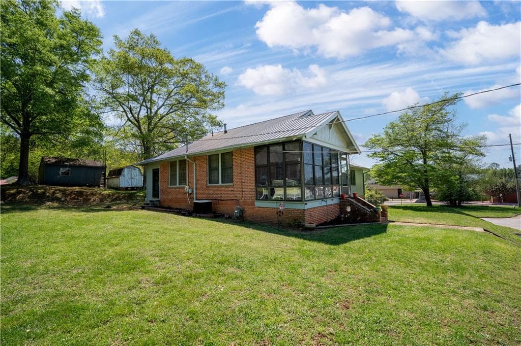 2 bedroom, 2 bathroom, 1,778 sq ft single family residence sold at 5 Seventh Street, Gainesville, GA 30504