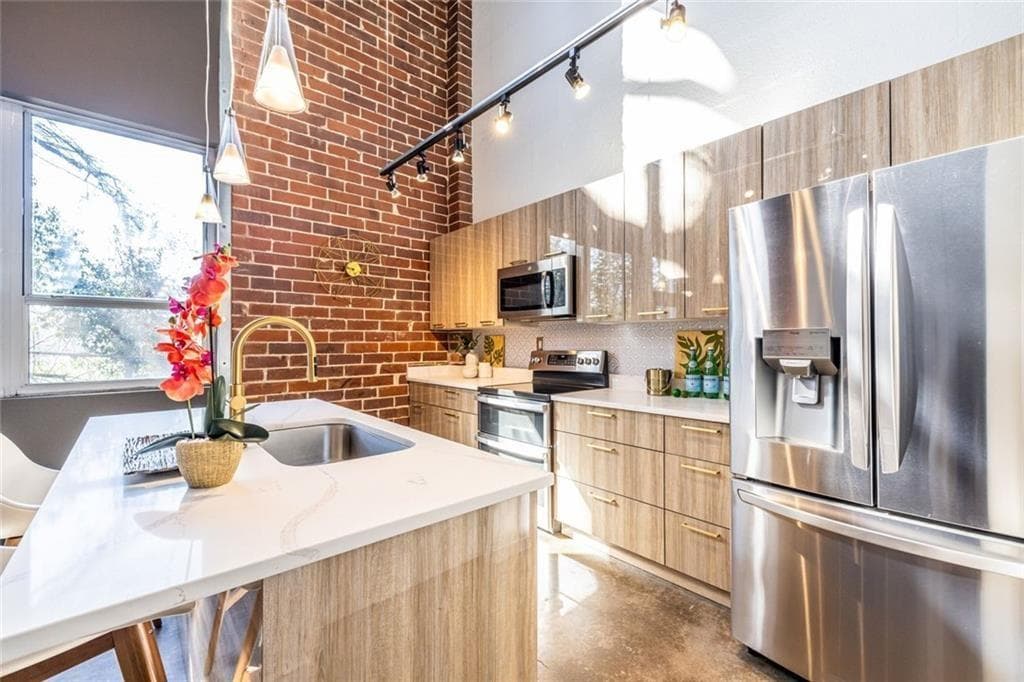 2 bedroom, 2 bathroom, 1,318 sq ft condominium sold at 195 Arizona Avenue 203, Atlanta, GA 30307