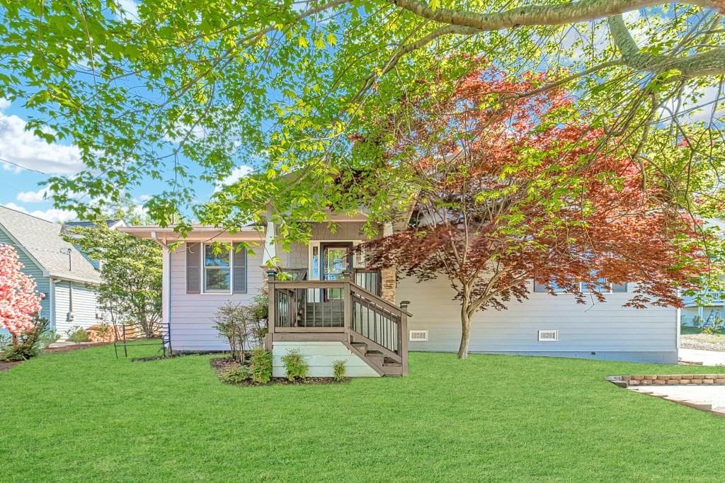 3 bedroom, 2 bathroom single family residence sold at 6571 Johnson Circle, Flowery Branch, GA 30542