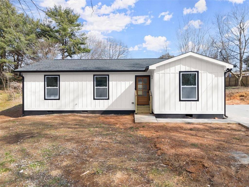 3 bedroom, 2 bathroom single family residence sold at 5843 Meadow View Lane, Flowery Branch, GA 30542