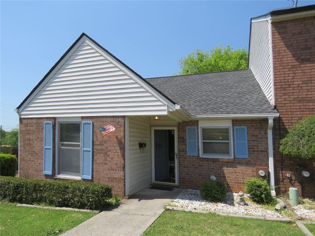 3 bedroom, 2 bathroom townhouse sold at 31 Brookside Court, Cartersville, GA 30120