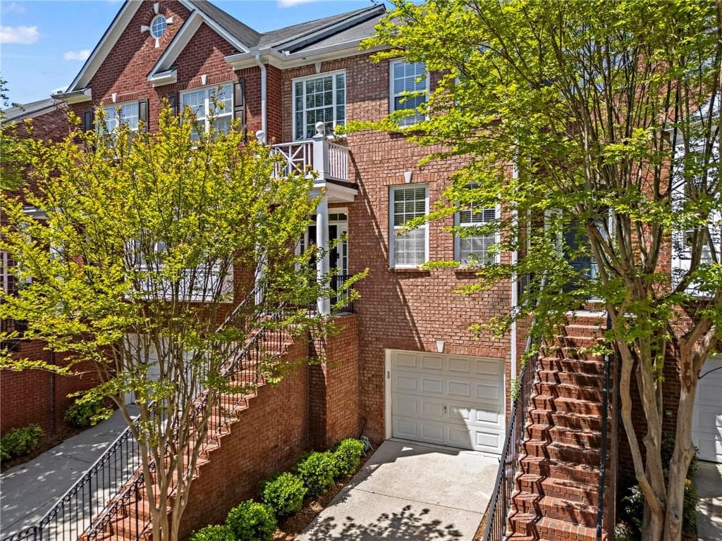 3 bedroom, 4 bathroom, 2,526 sq ft townhouse sold at 1723 Highlands View, Smyrna, GA 30082