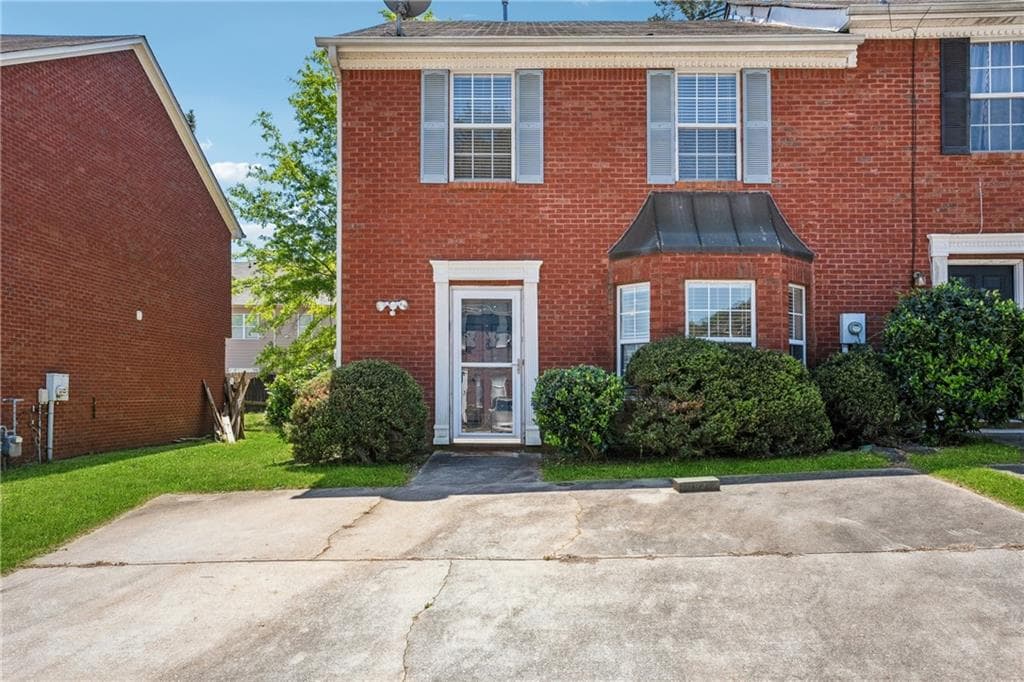 3 bedroom, 3 bathroom townhouse sold at 5679 Windfall Lane, Lithonia, GA 30058