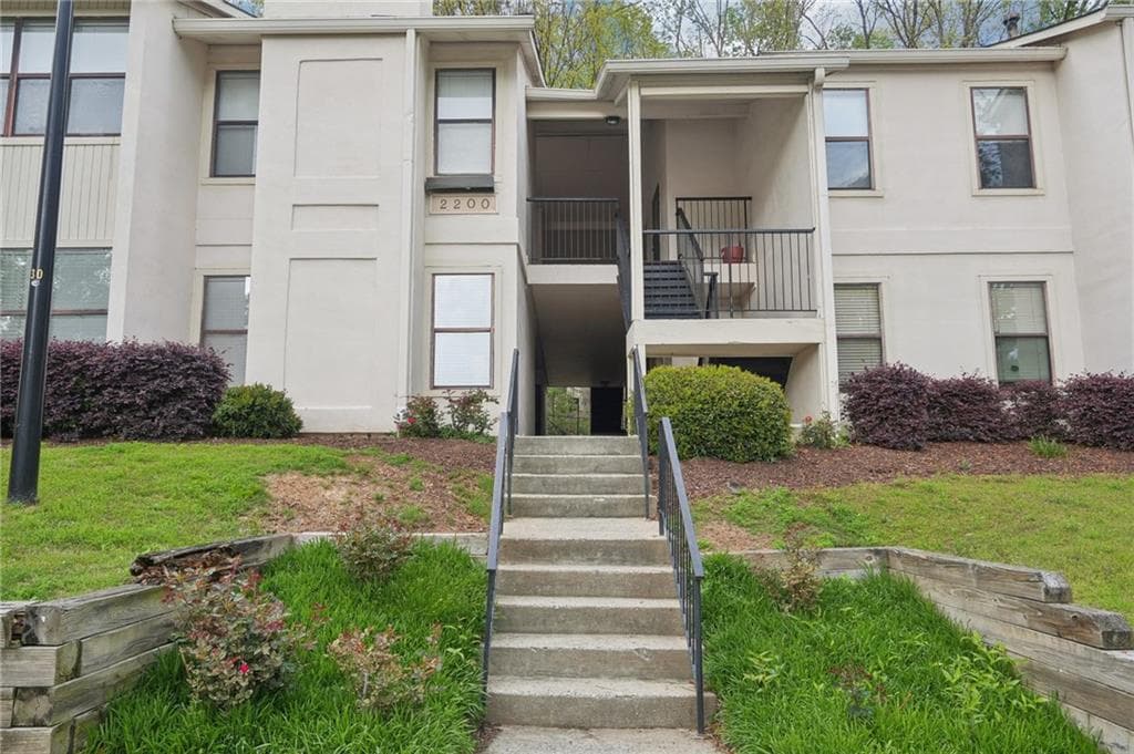 2 bedroom, 2 bathroom condominium sold at 2201 Huntingdon Chase Street, Atlanta, GA 30350
