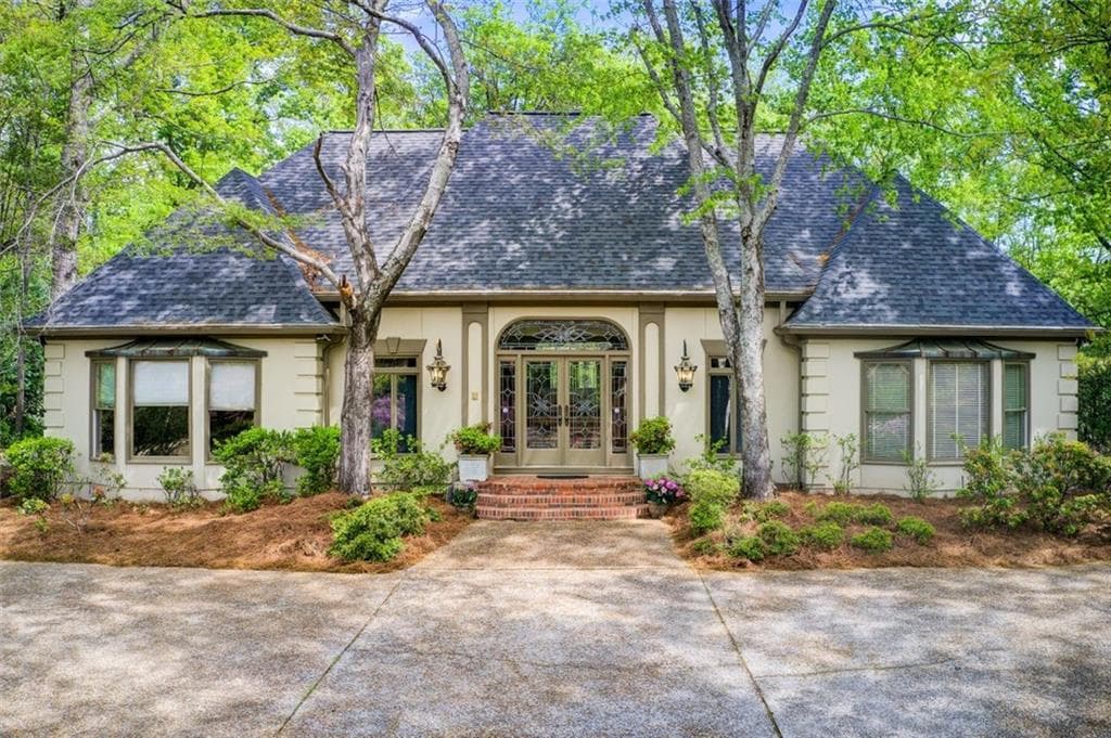 4 bedroom, 7 bathroom, 5,810 sq ft single family residence sold at 305 Heards Ferry Road, Atlanta, GA 30328
