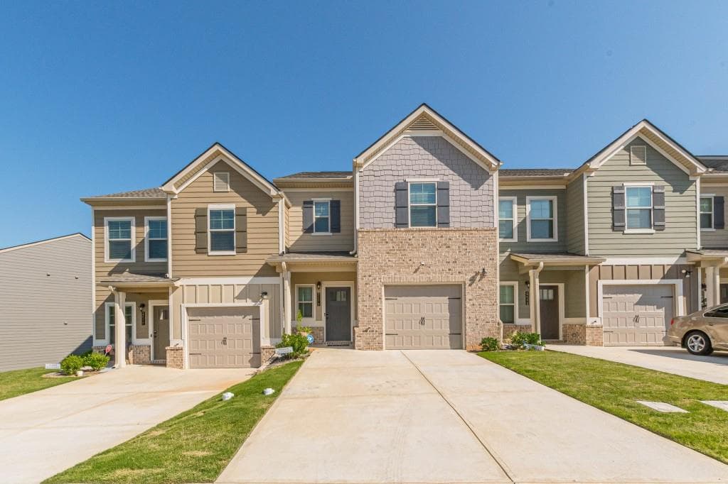 3 bedroom, 3 bathroom townhouse sold at 2473 Polaris Way, Atlanta, GA 30331