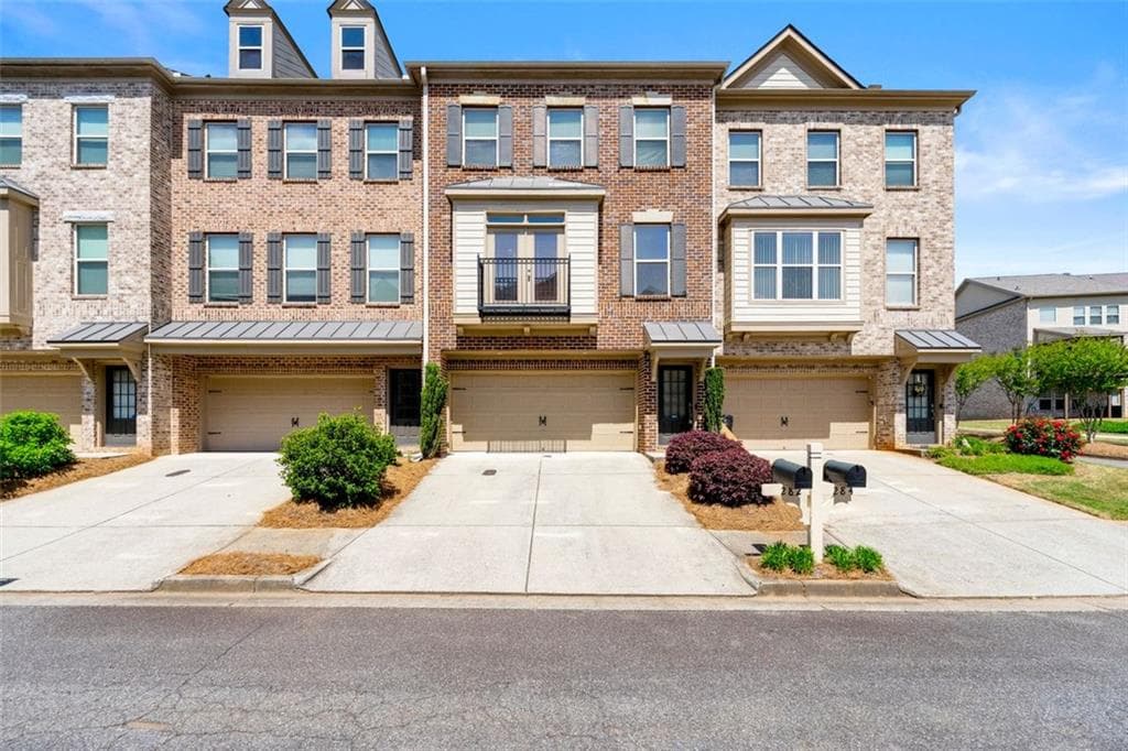 3 bedroom, 4 bathroom townhouse sold at 282 AUTRY MILL Lane, Suwanee, GA 30024