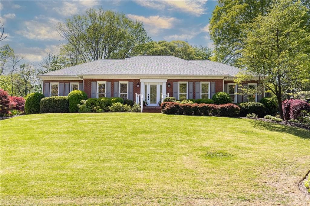 3 bedroom, 3 bathroom single family residence sold at 4579 Blakedale Circle, Roswell, GA 30075