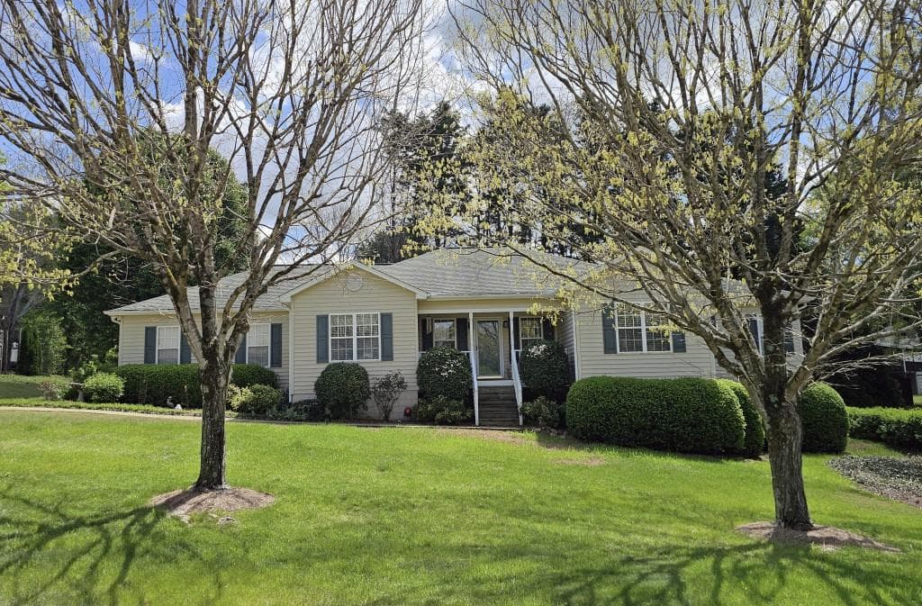3 bedroom, 2 bathroom single family residence sold at 3753 Maple Forge Lane, Gainesville, GA 30504