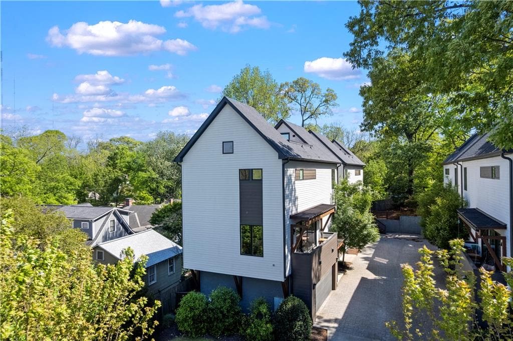 3 bedroom, 5 bathroom, 2,520 sq ft townhouse sold at 1331 Iverson Street A, Atlanta, GA 30307
