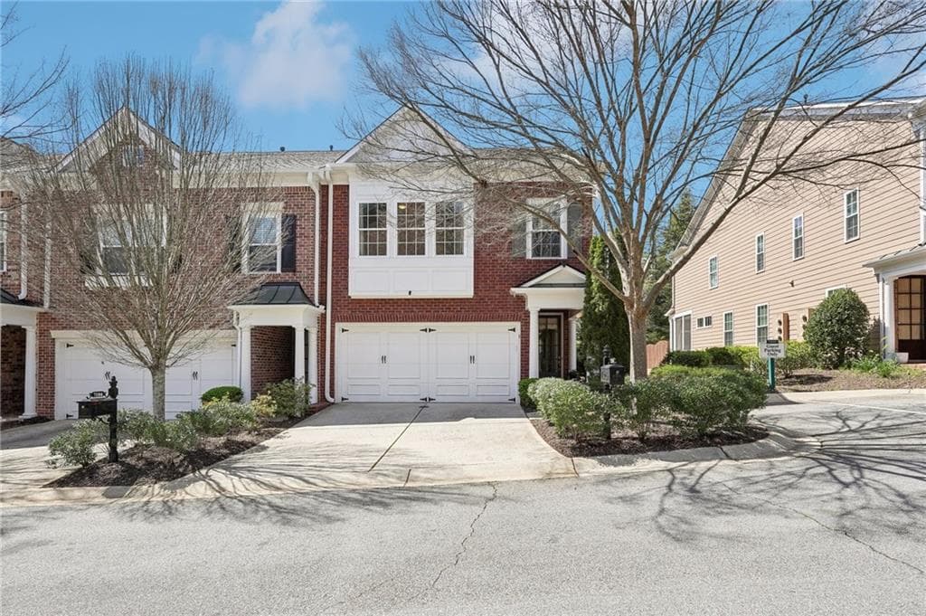 3 bedroom, 3 bathroom townhouse sold at 7110 Lowery Oak Drive, Roswell, GA 30075