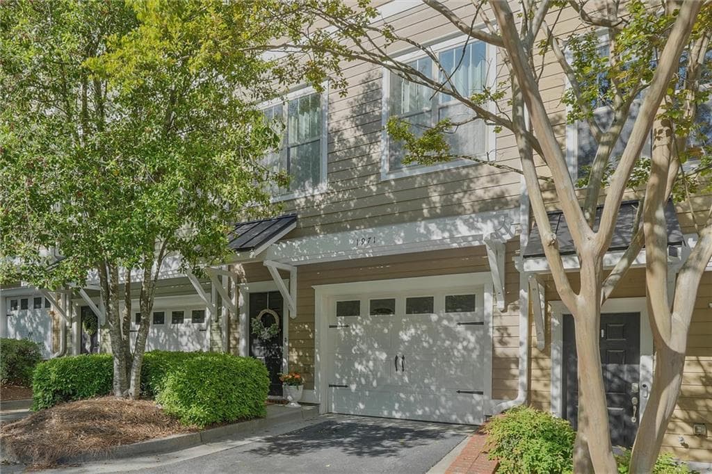 3 bedroom, 4 bathroom townhouse sold at 1971 Sterling Oaks Circle, Brookhaven, GA 30319