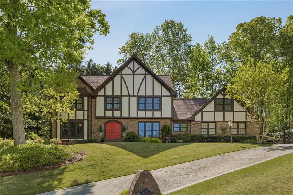 4 bedroom, 5 bathroom single family residence sold at 305 Spindle Court, Sandy Springs, GA 30350