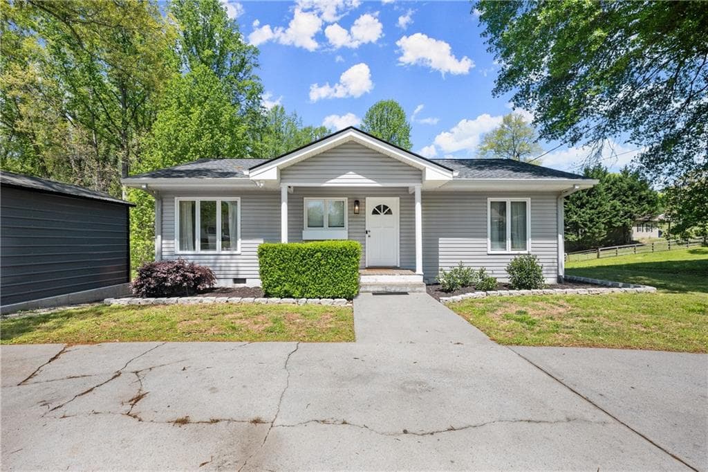 2 bedroom, 1 bathroom single family residence sold at 2952 Colony Court, Gainesville, GA 30507