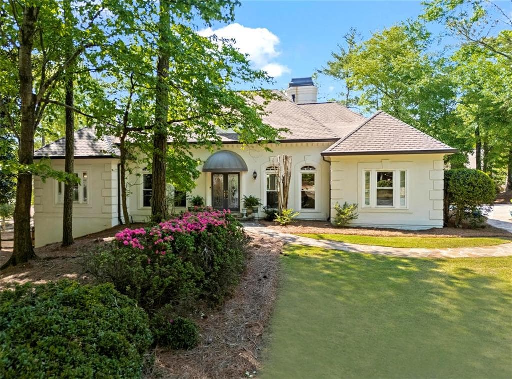 5 bedroom, 4 bathroom single family residence sold at 300 Brayward Chase, Roswell, GA 30076