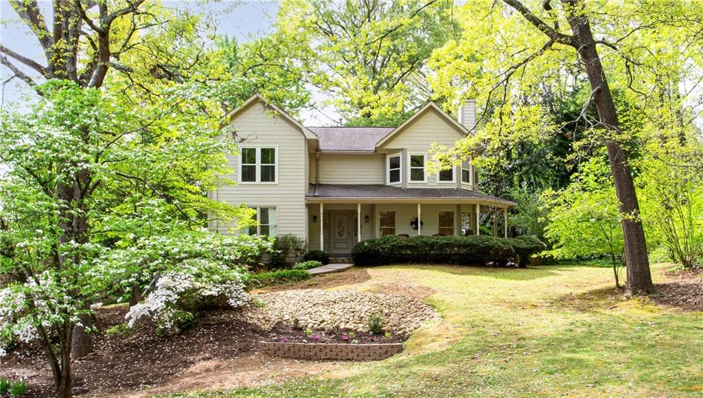 3 bedroom, 3 bathroom single family residence sold at 4992 Laurel Drive, Roswell, GA 30075