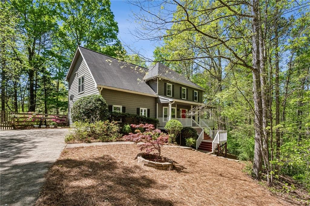4 bedroom, 3 bathroom single family residence sold at 5876 Bridgemont Place, Acworth, GA 30101