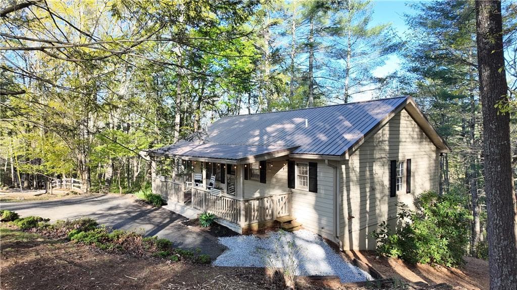 3 bedroom, 3 bathroom single family residence sold at 310 Dogwood Terrace, Ellijay, GA 30536
