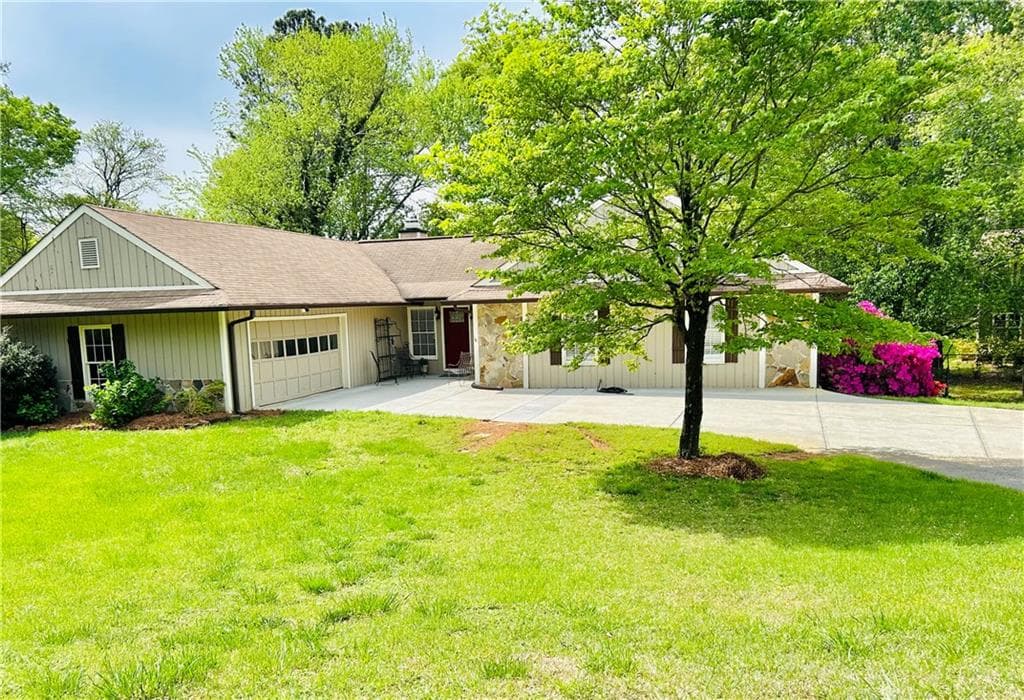 3 bedroom, 3 bathroom, 2,288 sq ft single family residence sold at 2894 Dellinger Drive, Marietta, GA 30062