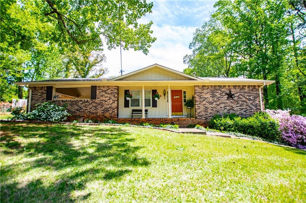 4 bedroom, 3 bathroom single family residence sold at 3224 Laura Way, Winston, GA 30187