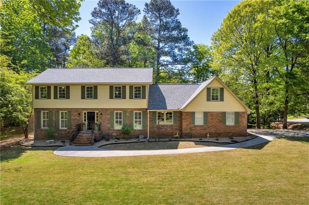4 bedroom, 3 bathroom single family residence sold at 1851 Mount Vernon Road, Dunwoody, GA 30338