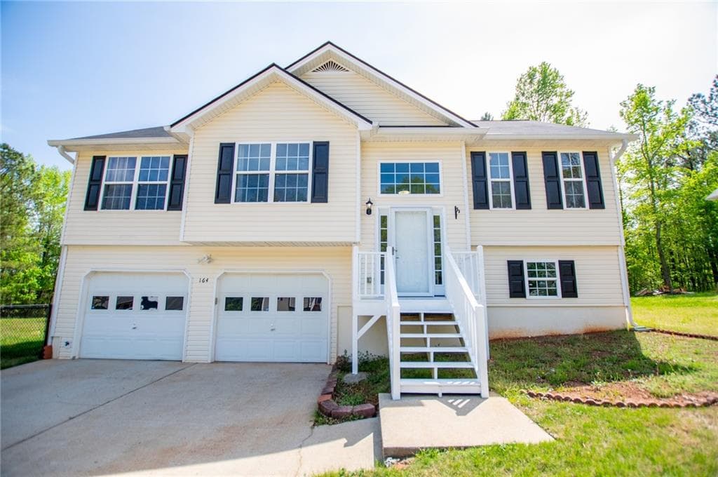 3 bedroom, 2 bathroom single family residence sold at 164 Courhouse Park Drive, Temple, GA 30179