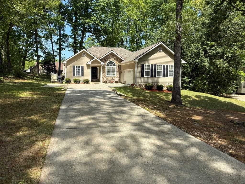 3 bedroom, 2 bathroom single family residence sold at 992 Cove Lake Court, Lawrenceville, GA 30045
