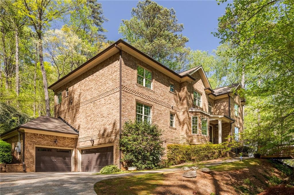 5 bedroom, 4 bathroom, 4,000 sq ft single family residence sold at 930 Riverside Road, Roswell, GA 30075