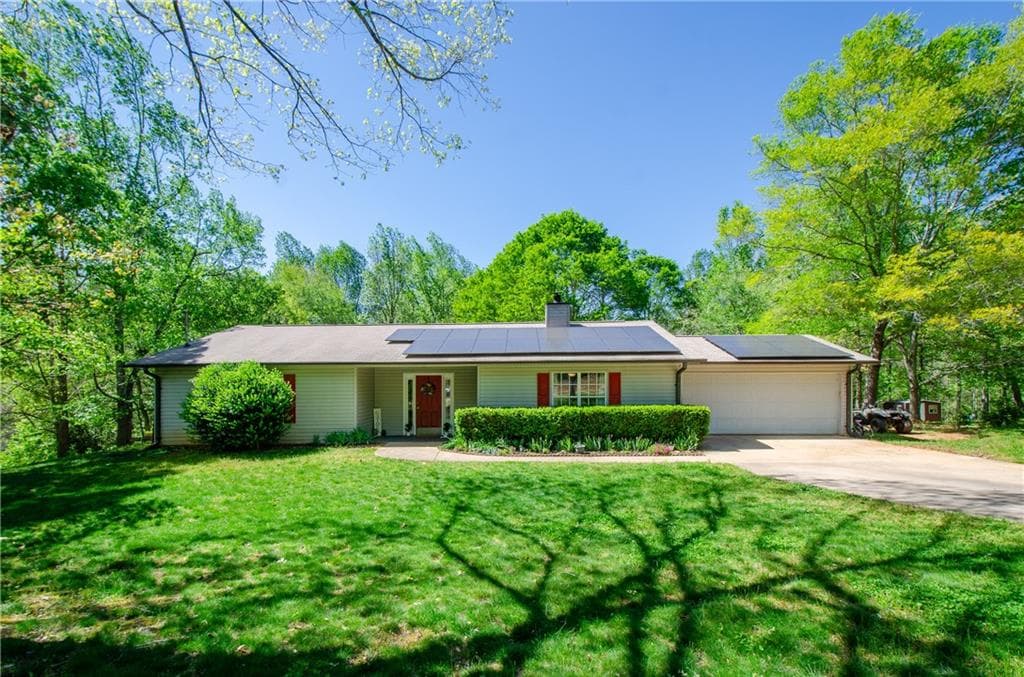 3 bedroom, 2 bathroom single family residence sold at 158 Swann Court, Jefferson, GA 30549