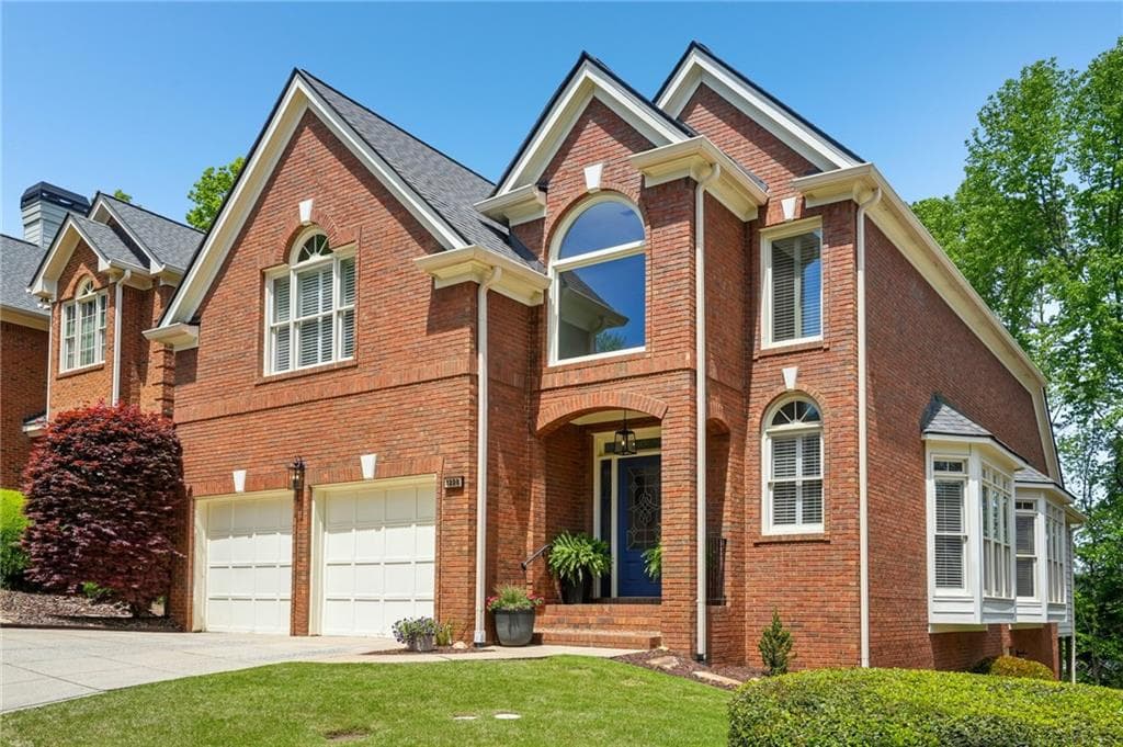 4 bedroom, 4 bathroom single family residence sold at 1228 Dunwoody Walk, Atlanta, GA 30338
