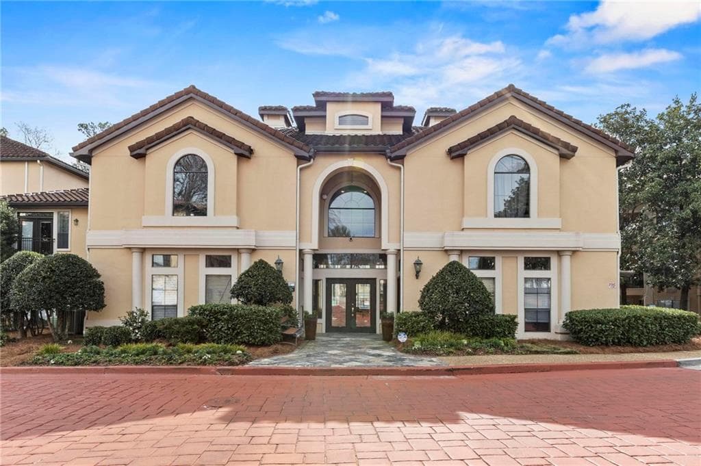 1 bedroom, 1 bathroom condominium sold at 3777 Peachtree Rd 724, Brookhaven, GA 30319