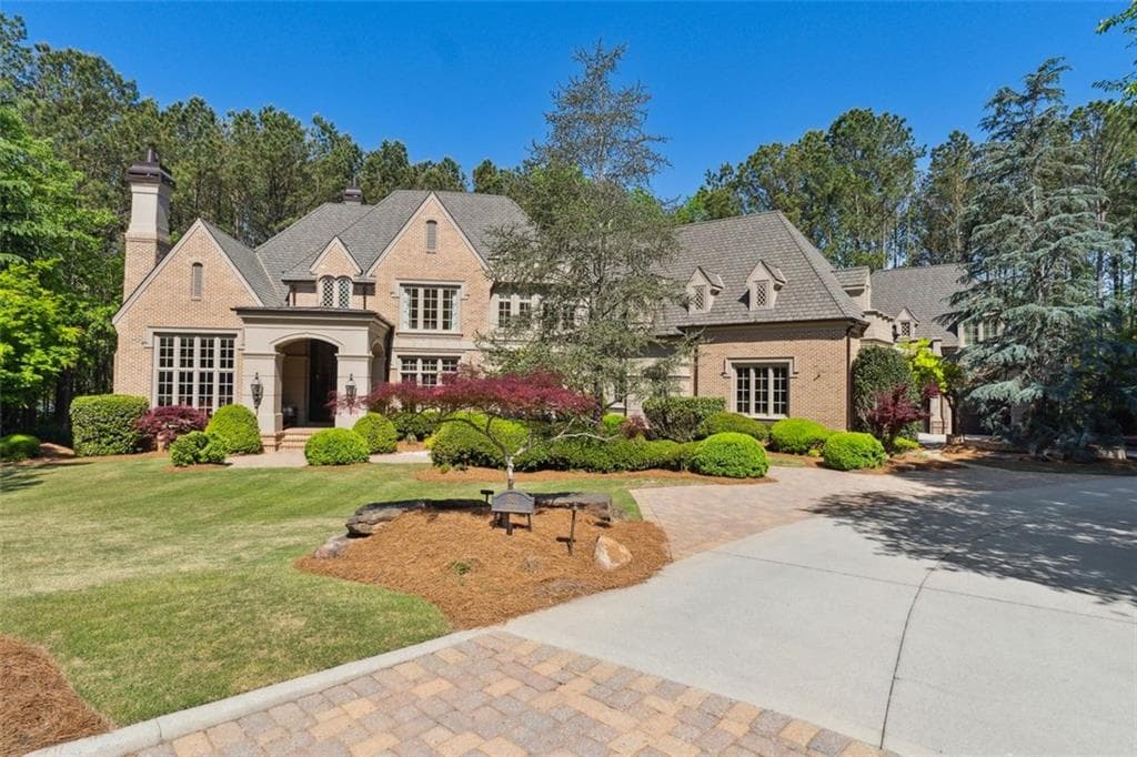 7 bedroom, 9 bathroom single family residence sold at 811 FLATHEAD Pass, Suwanee, GA 30024
