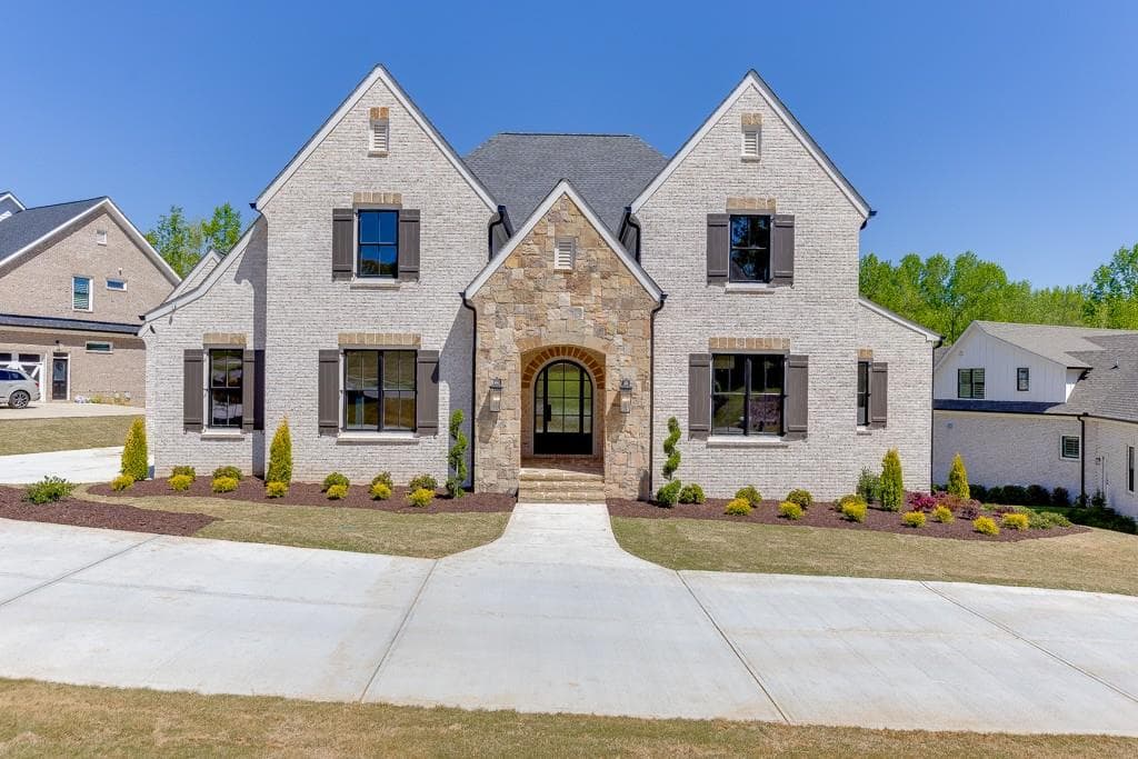 5 bedroom, 6 bathroom single family residence sold at 2112 Covered Bridge Drive, Braselton, GA 30517