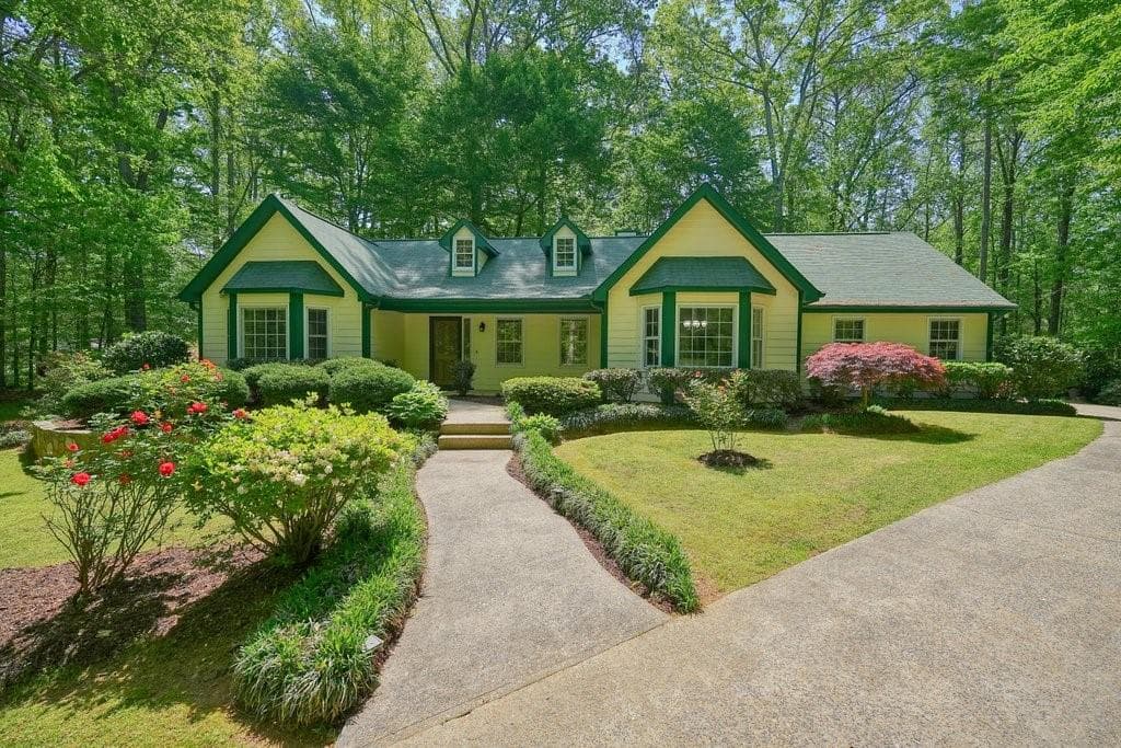 3 bedroom, 3 bathroom single family residence sold at 2795 Autumn Drive, Canton, GA 30115