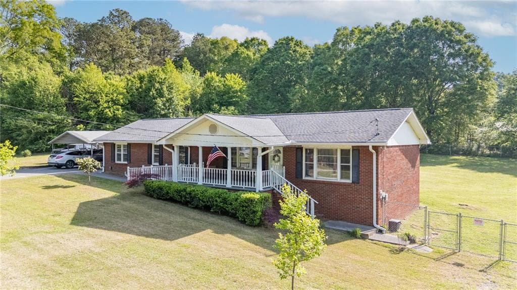 3 bedroom, 2 bathroom single family residence sold at 135 West Drive, Calhoun, GA 30701