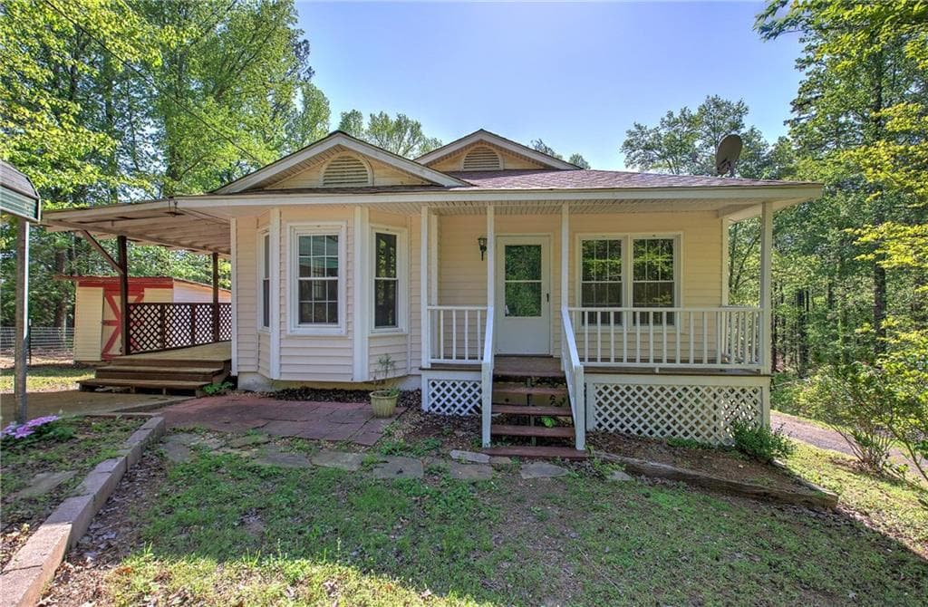3 bedroom, 2 bathroom single family residence sold at 2528 Mulberry Rock Road, Dallas, GA 30157