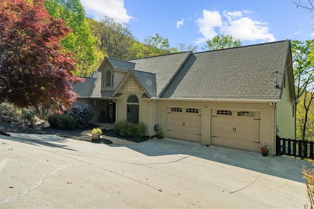 5 bedroom, 3 bathroom single family residence sold at 896 Moss Patch Trail, Jasper, GA 30143