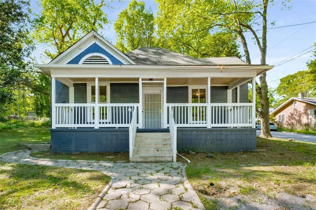 3 bedroom, 2 bathroom single family residence sold at 1290 Campbellton Road, Atlanta, GA 30310